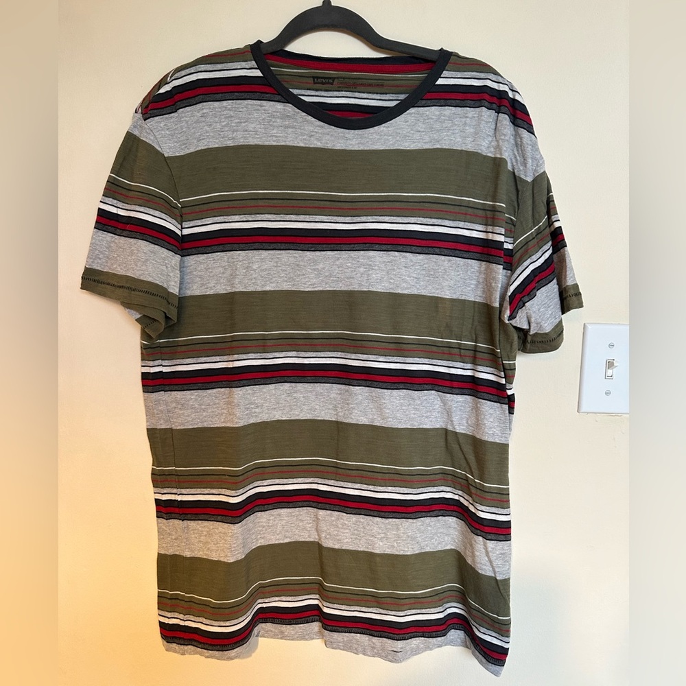 Men’s Levi’s Shirt: Size L